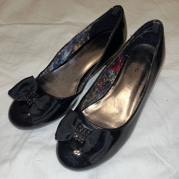 Girls low heel bow and rhinestone patent dress shoes - Picture 1 of 6